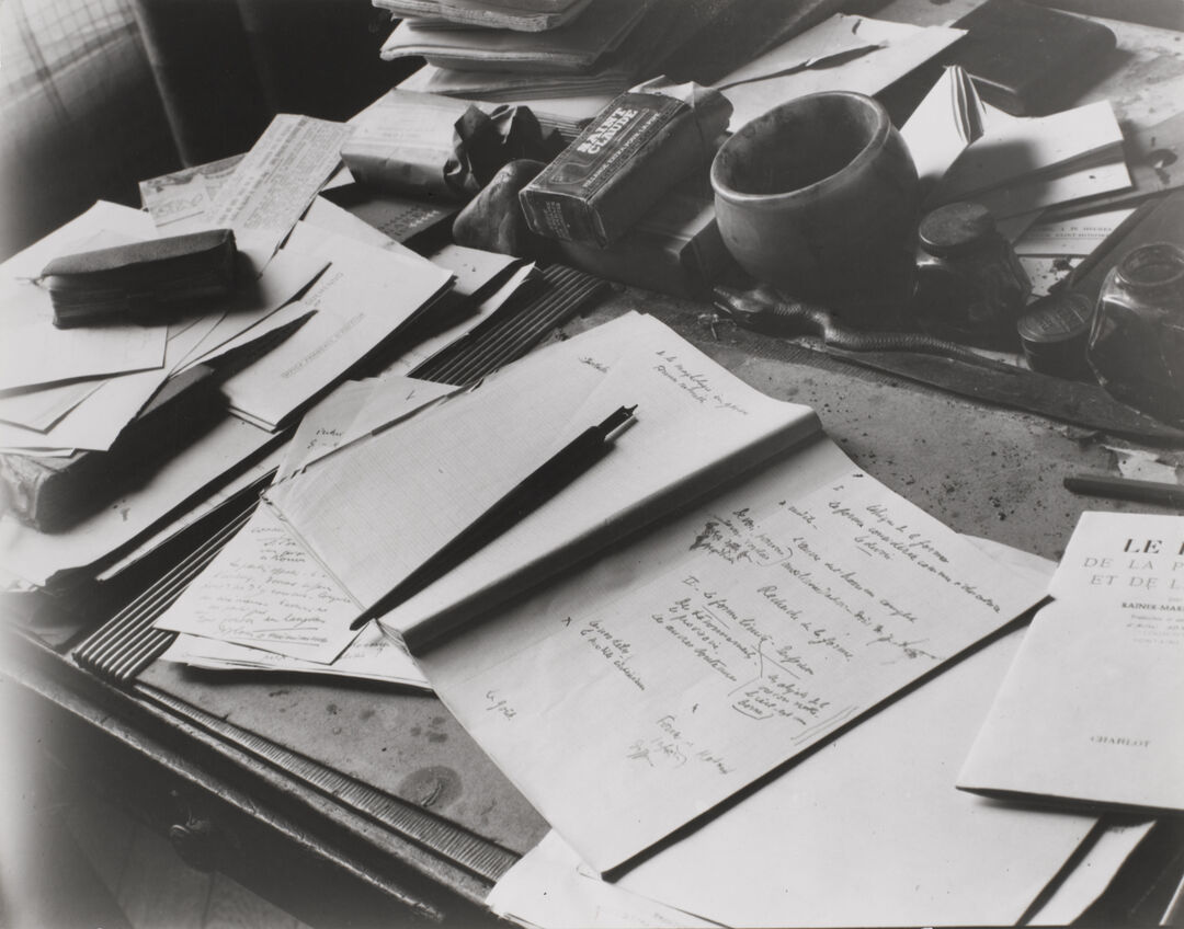 The desk of Paul Valéry with a cahier (workbook), ca. 1935. Copyright: Laure Albin-Guillot / Roger-Viollet; Centre Pompidou
