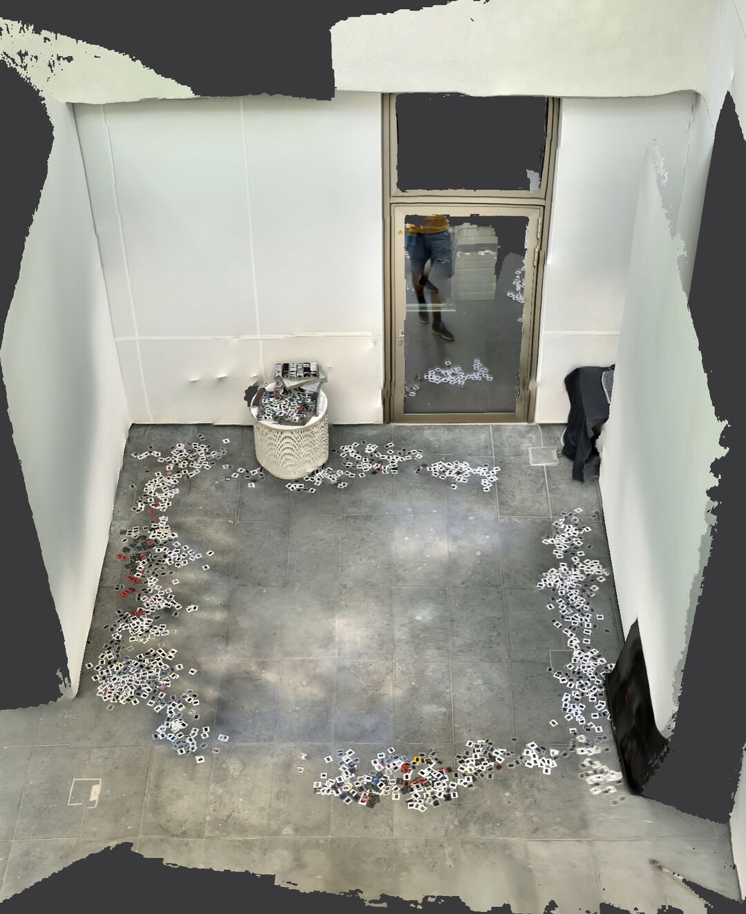 Making process of installation »Between Night and Day« at exhibition »Extended Reality«. Copyright: Maxime Le Calvé and Mareike Stoll
