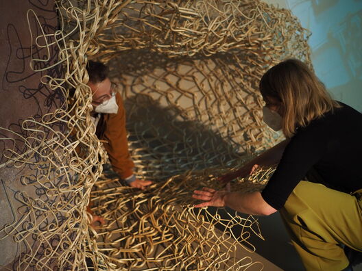 Opening of the exhibition »Stretching Materialities«. Structural textile project: Natalija Miodragović, Nelli Singer, Daniel Suarez and Christiane Sauer (KHB weissensee); Michaela Eder (MPIG), Lorenzo Guiducci (MPIG); Philipp Mecke. Thanks to: Sächsisches Textilforschungsinstitut e.V. STFI, Bauhaus 4.0 weißensee kunsthochschule berlin; Regine Hengge (Microbiology, HU Berlin), Karola Dierichs (KHB weissensee). Copyright: Matters of Activity
